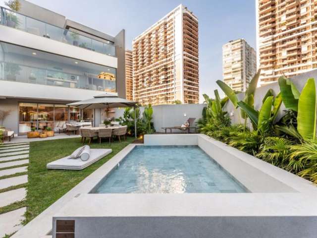 Vende-se Casa Alto Padrão Triplex 3 suítes na Barra da Tijuca-RJ