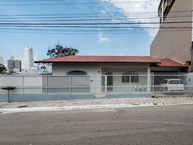 Casa em condomínio fechado com 2 quartos à venda na Rua Portugal, 349, Nações, Balneário Camboriú por R$ 1.750.000