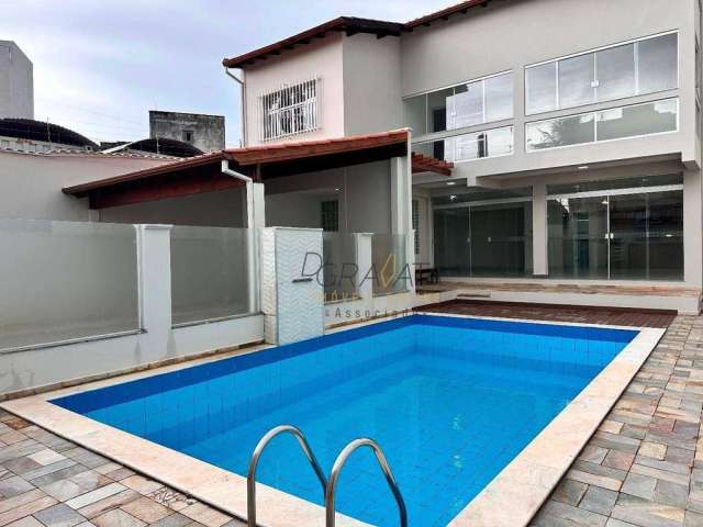 Casa com 3 quartos e piscina à venda, 235 m² por R$ 950.000 - Jardim Petrópolis - Varginha/MG