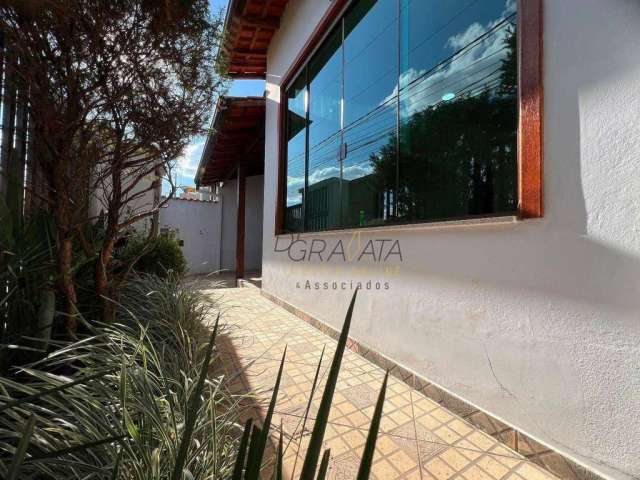 Casa com 3 dormitórios à venda, 130 m² por R$ 580.000,00 - Condomínio Residencial Urupês - Varginha/MG