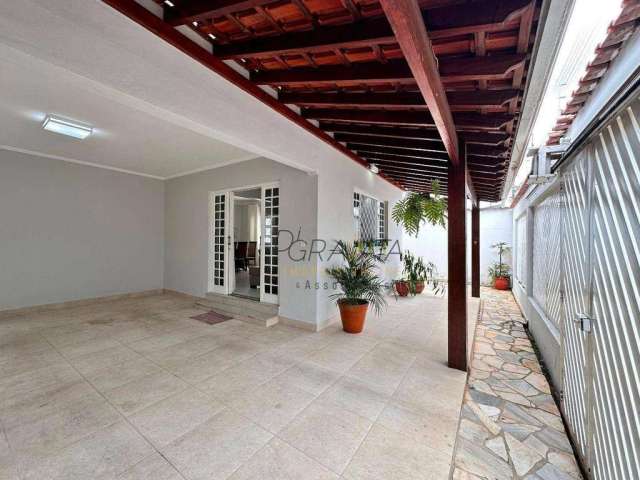 Casa com 3 dormitórios à venda, 162 m² por R$ 675.000,00 - Campos Elíseos - Varginha/MG