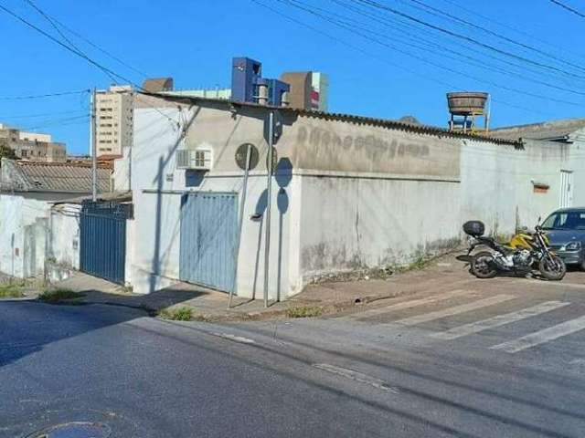 Lote com área de 739m², zoneamento OP-1, bairro Caiçara