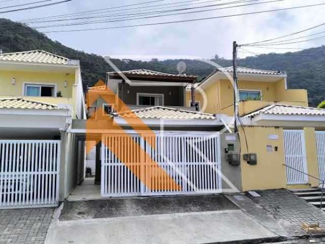 Casa com 3 quartos à venda na Rua Demócrito da Cunha Silveira, Piratininga, Niterói, 164 m2 por R$ 750.000