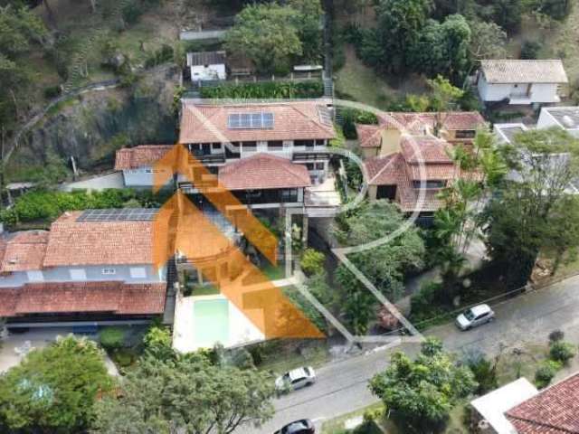 Casa em condomínio fechado com 4 quartos à venda na Rua Juriti, Itaipu, Niterói, 562 m2 por R$ 1.700.000