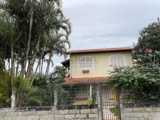 Casa na praia, 6 dormitórios centro Garopaba.