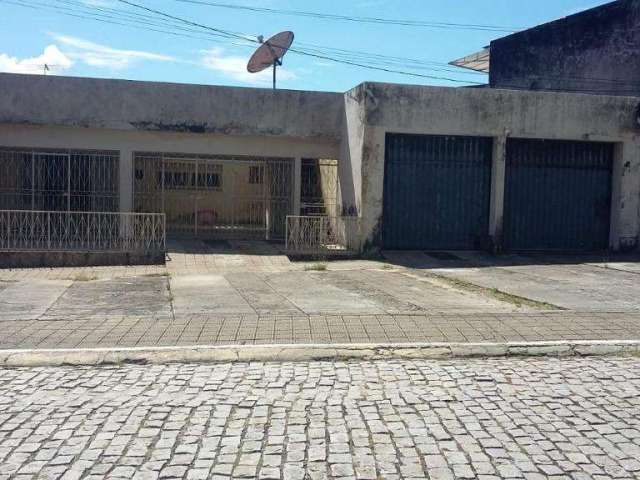 Casa com 6 dormitórios à venda, 500 m² por R$ 540.000,00 - Cidade Alta - Natal/RN