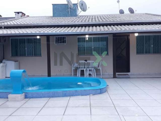 Casa com piscina em Itajaí - SC