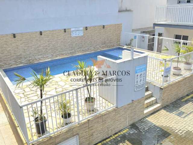 Apartamento em condomínio com piscina