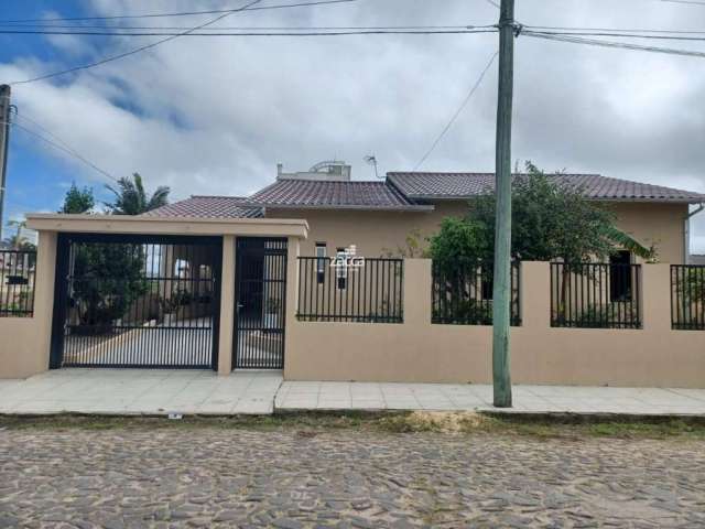 Casa para Venda em Sombrio, Centro, 3 dormitórios, 1 suíte, 2 banheiros, 2 vagas