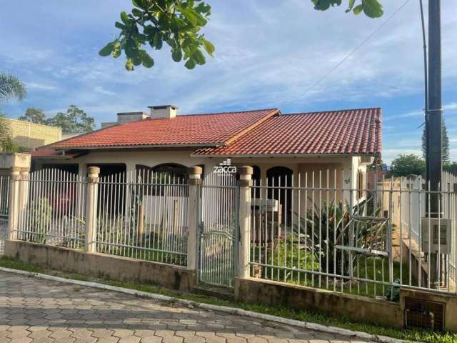 Casa para Venda em Sombrio, Centro, 3 dormitórios, 2 banheiros, 2 vagas