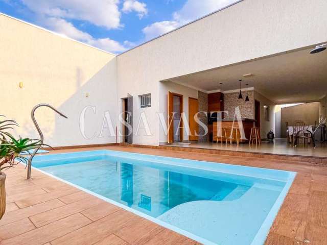 Casa com piscina no Concórdia 1