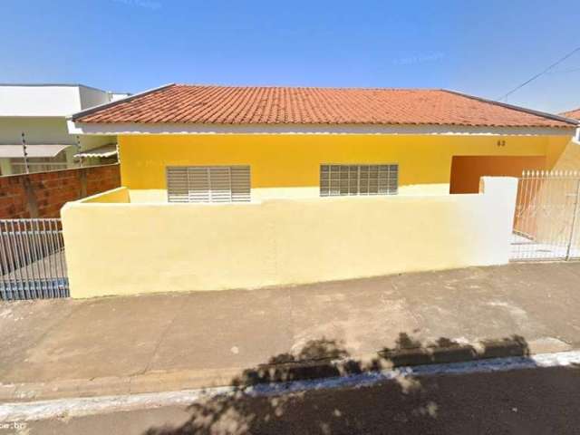 Casa para Venda em Presidente Prudente, Jardim Iguaçu, 2 dormitórios, 1 suíte, 2 banheiros, 2 vagas