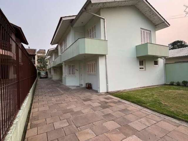 Casa com 3 quartos à venda na Nossa Senhora da Saúde, Caxias do Sul  por R$ 410.000