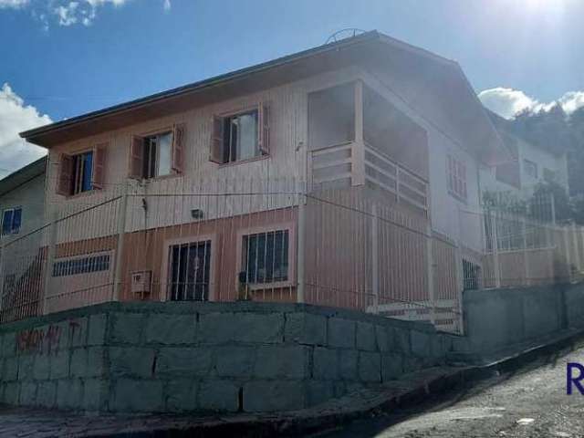 Casa com 4 quartos à venda no Planalto, Caxias do Sul  por R$ 350.000