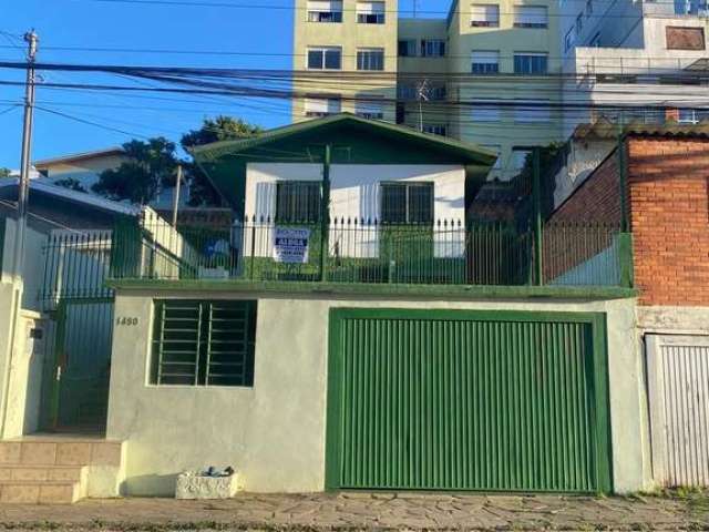 Casa com 3 quartos para alugar no Sagrada Família, Caxias do Sul  por R$ 1.100