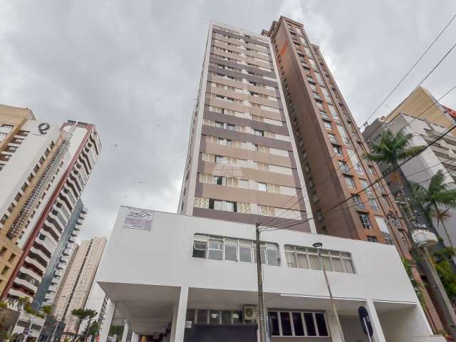 Apartamento com 3 quartos no Bairro Batel