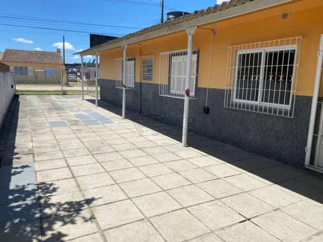 Casa Com Dois Dormitórios para Aluguel e Venda no Bairro Lindóia - Pelotas