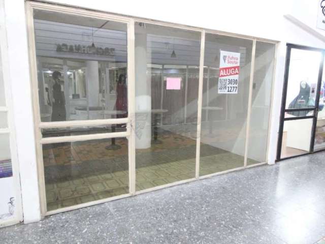 Oportunidade Exclusiva: Sala Comercial em Condomínio com Ampla Vitrine no Edifício Comercial Shopping Calçadão