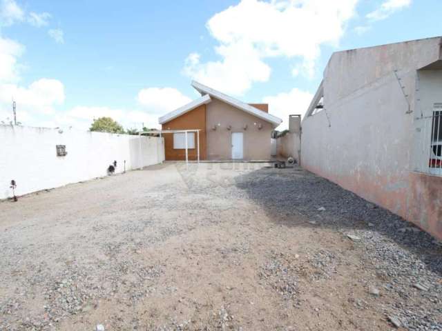 Espaçosa Casa no Bairro Laranjal: Conforto, Luminosidade e Ampla Área Externa!