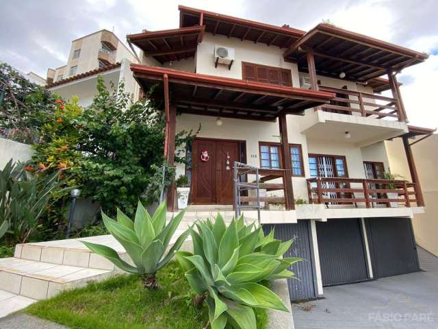 Casa à venda no bairro Capoeiras - Florianópolis/SC