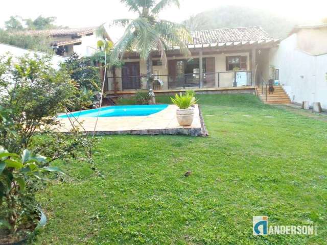 2LT348 - Excelente casa com piscina em Itaipuaçu.