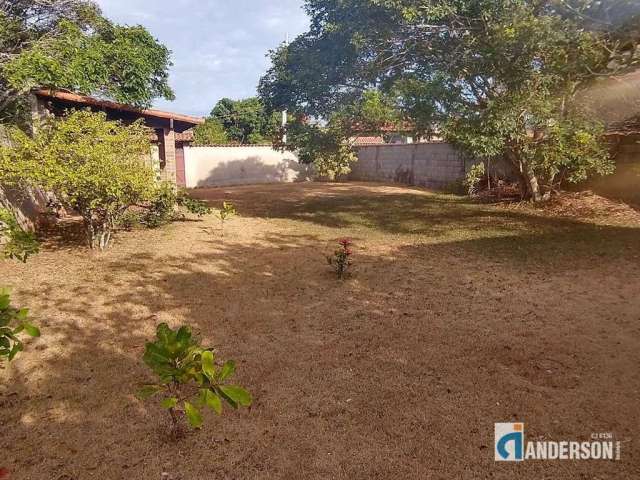 Terreno com 480m² com benfeitoria no Jd. Atlântico Leste