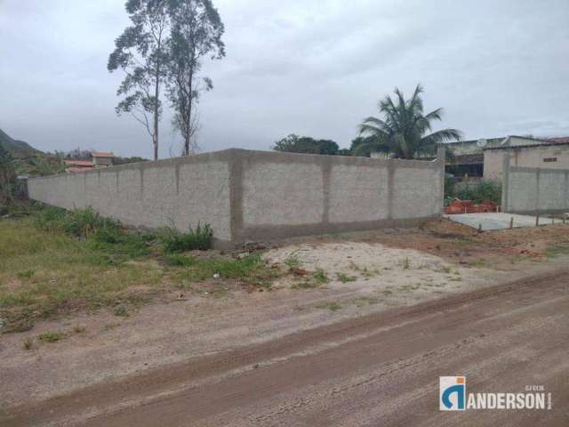 Terreno com 882m² todo murado em Itaipuaçu