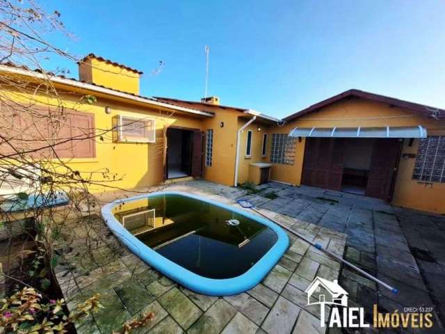 Casa e Anexo com 6 Dormitórios, Suíte e Piscina Privativa no Centro de Cidreira/RS