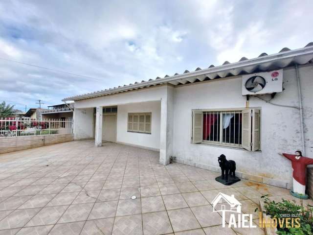 Casa de Laje com 3 Dormitórios e Suíte no Centro da Praia de Cidreira/RS