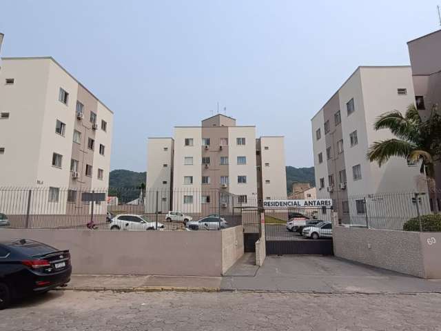 Apartamento em Serrarias São José