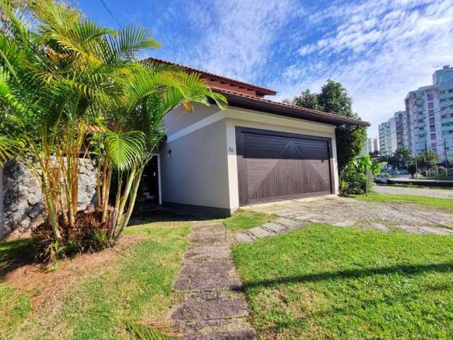 Casa para Venda em Florianópolis, Itacorubi, 4 dormitórios, 2 suítes, 4 banheiros, 2 vagas