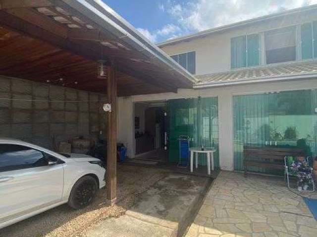 Casa Espaciosa com Piscina e Área de Festa em Balneário Piçarras