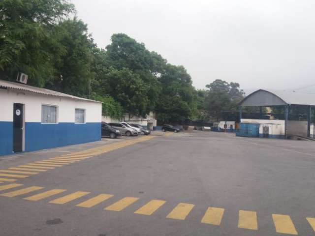 Vende Terreno de 20.000M² na Zona Norte de São Paulo - (Furnas) era Garagem de ônibus com Instalações de Auditório, Escritório e Oficina Mecânica e Espaços para Lavagem de Ônibus. ótima Localização Co