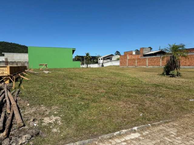 Terreno à venda, 360 m², ótima localização no bairro Zimbros, Bombinhas.