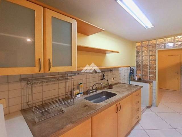 Apartamento 3 QUARTOS - Semi Mobiliado - à venda em Laranjeiras