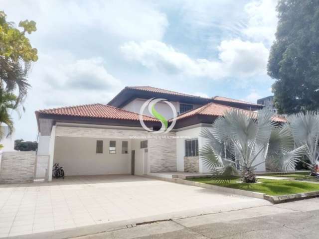 Casa de Alto Padrão à Venda – Condomínio Parque Residencial