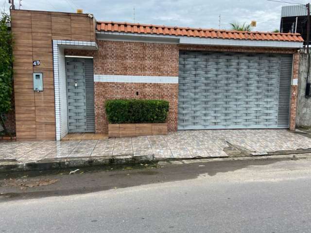 Casa Semi-Mobiliada à Venda no Novo Aleixo – Ideal para Residência ou Negócios