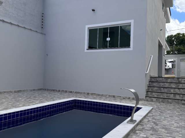 Sobrado com piscina , 3 dormitórios sendo 1 suíte