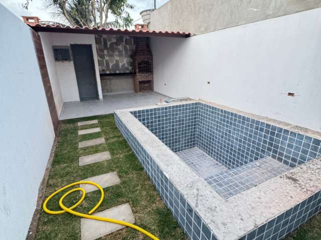 Casa individual com piscina  estrutura para subir 1º andar.  3 quartos