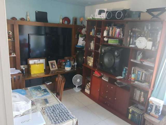 Apartamento com 3 quartos à venda na Emílio Riccaldoni, 51, João Pinheiro, Belo Horizonte por R$ 280.000