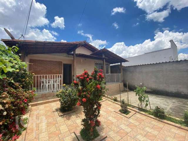 Casa com 3 quartos à venda na Guapuã, 90, Conjunto Celso Machado, Belo Horizonte por R$ 680.000