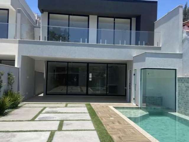 BARRA DA TIJUCA/ RIOMAR II - CASA EM CONDOMÍNIO COM 350 m², 04 SUÍTES E VAGAS