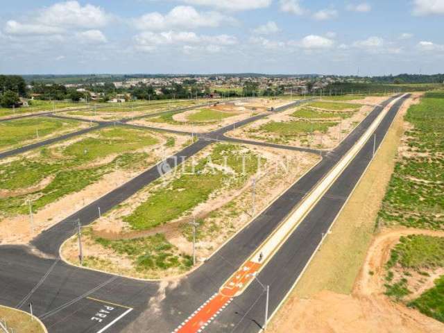 Terreno comercial de esquina na principal avenida do bairro - Loteamento novo