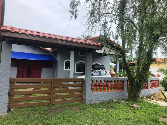 Imóvel em esquina, situado no bairro Jd. São Fernando-Itanhaém/SP.