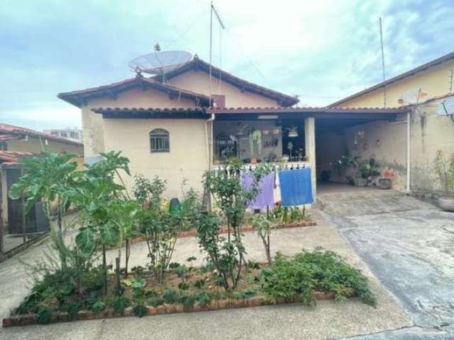 Casa com 3 quartos à venda na Fênix, 229, Arvoredo, Contagem por R$ 800.000