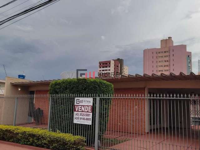 Casa térrea e ampla no centro de Londrina.