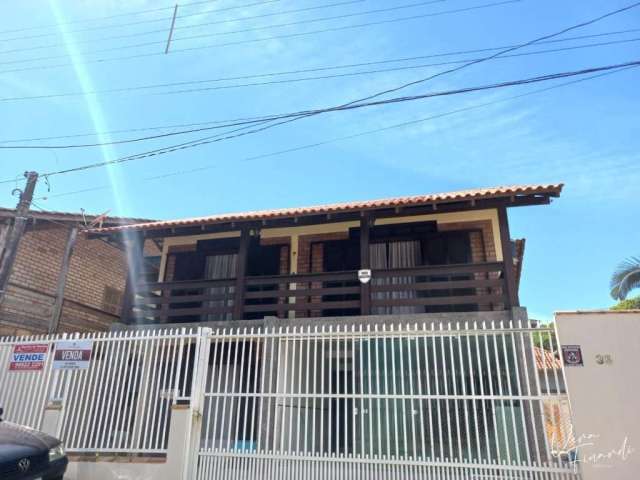 Casa para Venda em Balneário Piçarras, Centro, 3 dormitórios, 1 suíte, 3 banheiros, 2 vagas