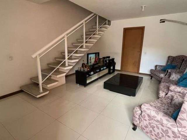 Casa para venda possui 216 metros quadrados com 5 quartos em São Francisco - Niterói - RJ