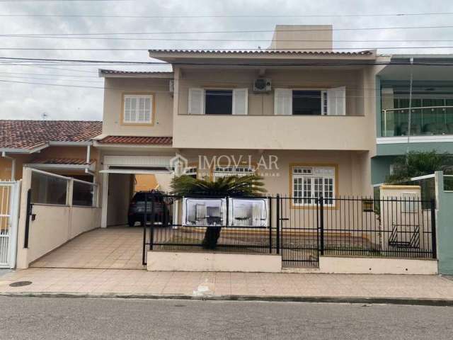 Casa para Venda em Florianópolis, Balneario, 5 dormitórios, 1 suíte, 3 banheiros, 3 vagas