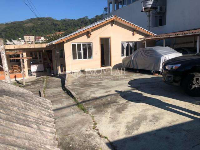 Casa para Venda em São José, Centro Histórico, 3 dormitórios, 2 banheiros, 2 vagas